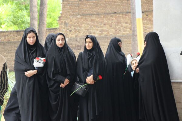 غبارروبی و عطر افشانی مزار شهدا در سملقان