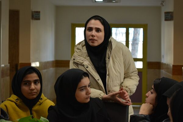 برای اولین‌بار برگزاری کافه ۵۷ در دبیرستان‌ نمونه دولتی ولایت بهارستان‌دو