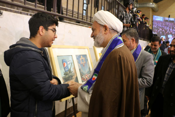 برپایی نمایشگاه تابلو نقاشی‌ دانش‌آموزان قمی با موضوع فلسطین و غزه