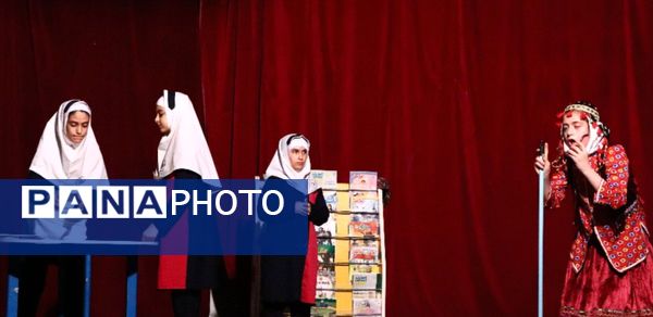 حضور نماینده استان در مرحله کشوری چهارمین جشنواره ملی تئاتر درسی در میناب