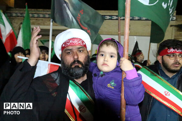 دسته کفن پوشان یزدی در سوگ رهبر انقلاب