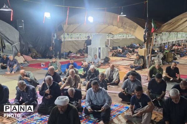 پیوند جان و جانان در کربلا؛ اقامه نماز جماعت در جوار ضریح شش‌گوشه