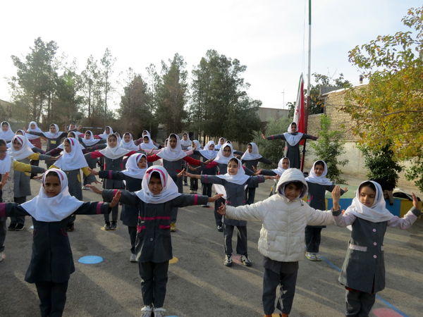 نشاط و شادابی دانش‌آموزان در مدرسه شهید هاشمی‌نژاد خاتم
