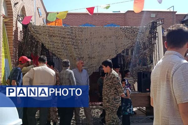 حضور فرهنگیان و مسئولان آموزش و پرورش پردیس در نماز جمعه 