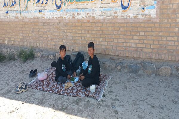 برگزاری اردوی درون مدرسه‌ای در مدرسه شهید معتمدی گزکوه