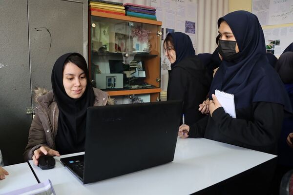 افتتاح نمایشگاه مدرسه انقلاب در هنرستان فنی حرفه‌ای‌کارآفرین شهرستان پیشوا