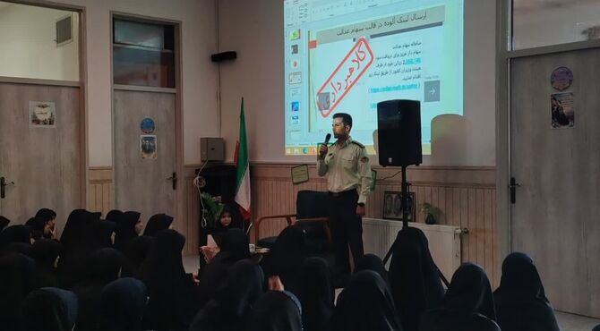 صبحگاه آموزشی امنیت در فضای مجازی در دبیرستان بنت الهدی 