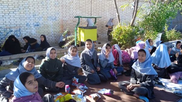 سیزده آبان در قاب مدرسه 