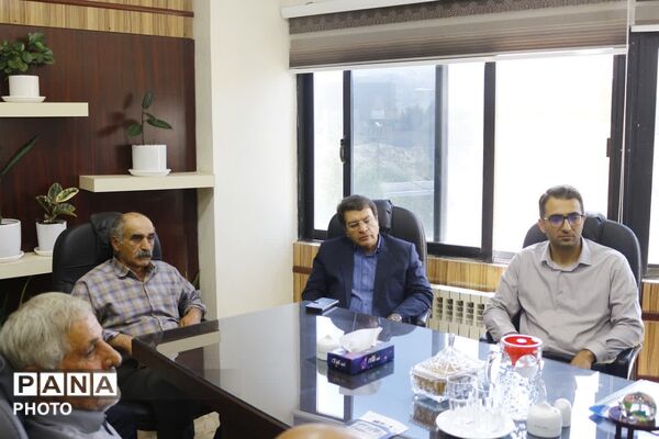 تجلیل فرماندار فیروزکوه از کارکنان حراست 