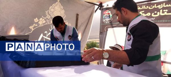 موکب «عشاق الحسین(ع)» در مسیر پیاده‌روی جاماندگان اربعین شازند 