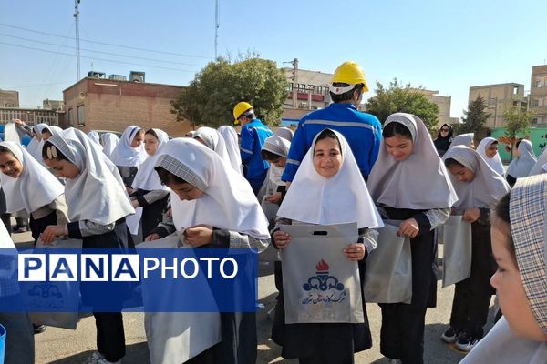  همیاران گاز در دبستان توفیق شهرستان رباط‌کریم