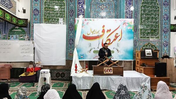 شور معنوی اعتکاف دانش‌آموزی در دامغان