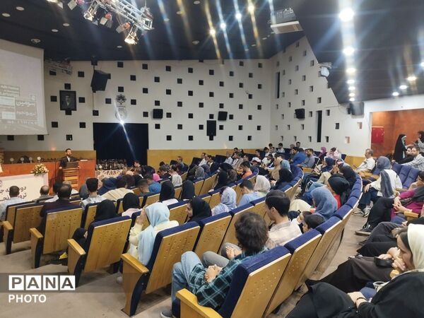 آیین اختتامیه سومین جشنواره ملی نجوم ادیب و افتتاح نمایشگاه آثار درکتابخانه مرکزی اصفهان