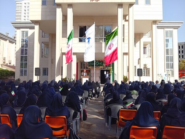 مراسم باشکوه زنگ ایثار و مقاومت در دبیرستان مصلی نژاد حضرت ام البنین
