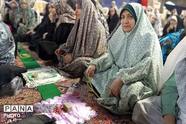 حضور پرشور فرهنگیان و دانش‌آموزان در مصلی نسیم شهر