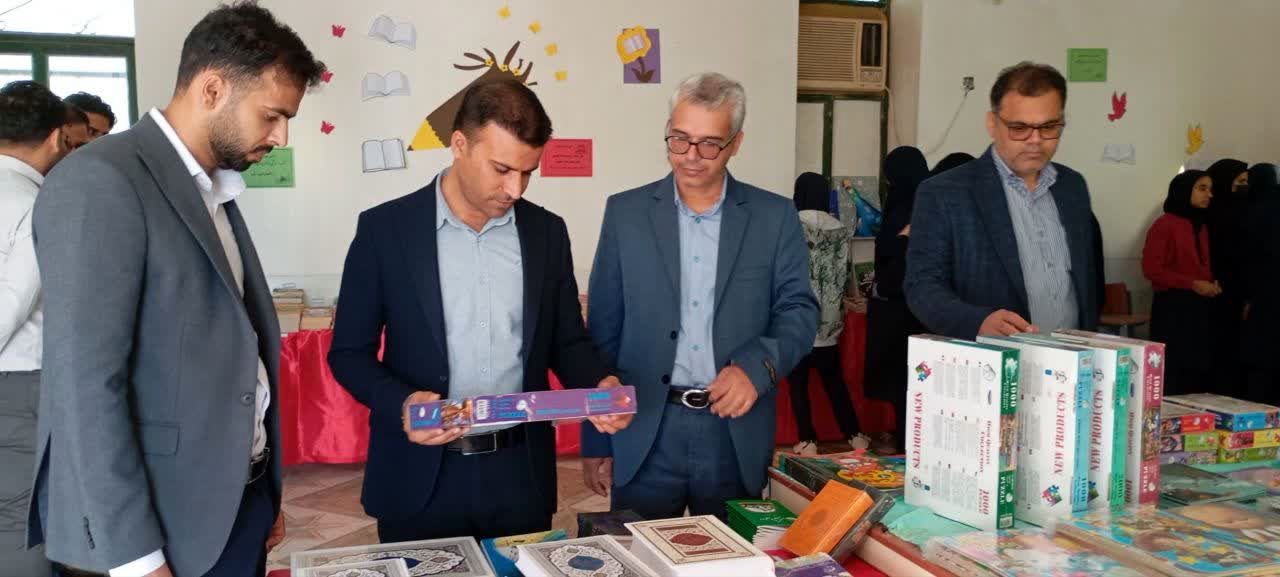 نمایشگاه کتاب پژوهش‌سرای غدیر بردخون با هدف ترویج فرهنگ مطالعه افتتاح شد