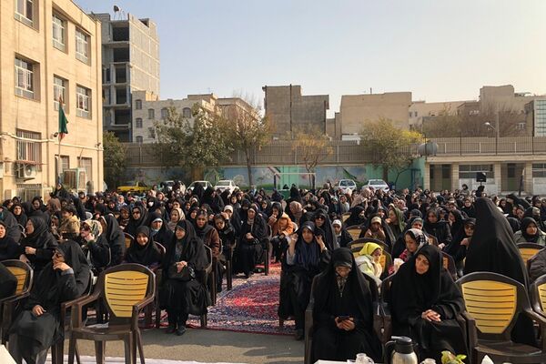جشن روز مادر در دبیرستان دخترانه عاشورا ناحیه دو شهرری 