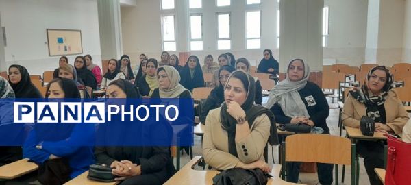 انتخابات اعضای انجمن اولیا و مربیان در دبیرستان فرزانگان استعداد درخشان ملارد