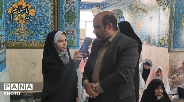 اقامه نخستین نماز جماعت سال تحصیلی جدید در دبیرستان فرهنگیان ناحیه ۴ اصفهان