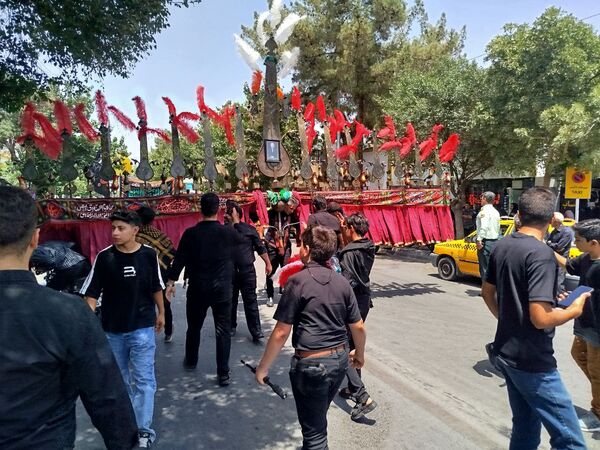  دسته‌های حسینی در راه هیئت علی اکبری کاشمر