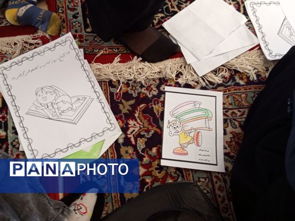 برپایی غرفه کودک در حاشیه نماز جمعه شهرستان کاشمر