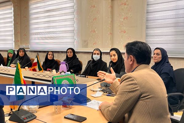 برگزاری جلسه طرح تقویت سلامت روان در دانش آموزان و اولیا مربیان با محوریت آموزش پیشگیری از آسیب های اجتماعی در شهرستان قدس