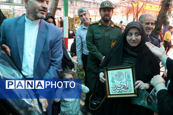 عطرافشانی مزار شهدای فرهنگی استان قم