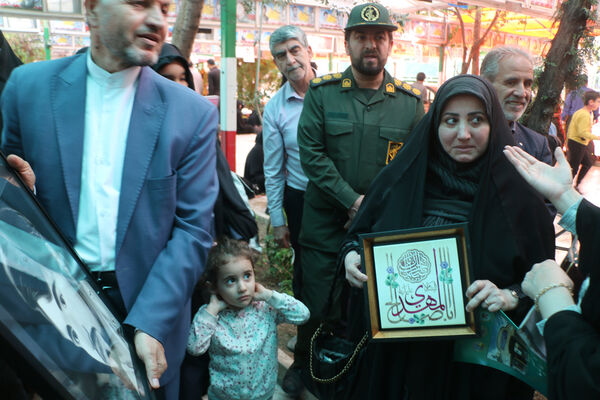 عطرافشانی مزار شهدای فرهنگی استان قم