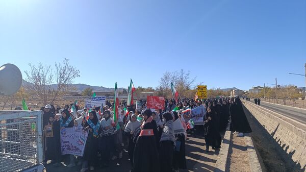 حضور پرشور دانش‌آموزان رباط‌سنگ در راهپیمایی 13 آبان ؛ حماسه‌ای از شور و همبستگی 