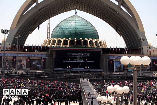 آخرین وداع با قائد شهید: پیکر مطهر آیت‌الله سیدعلی‌خامنه‌ای در میان سیل عاشقان به مصلی تهران رسید 