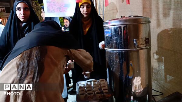 شور عاشقانه مردم اسدآباد در استقبال از پرچم متبرک حرم رضوی