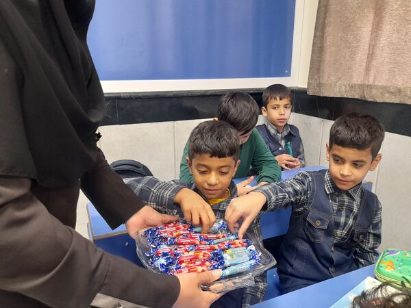 گرامیداشت روز دانش آموز در دبستان عذرا پورشهریاری ناحیه ۷مشهد