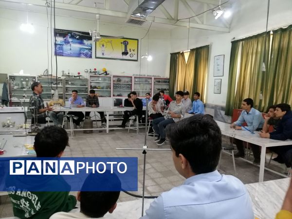 حضور دانش‌آموزان دبیرستان نمونه دانش در پژوهشسرا جابربن‌حیان