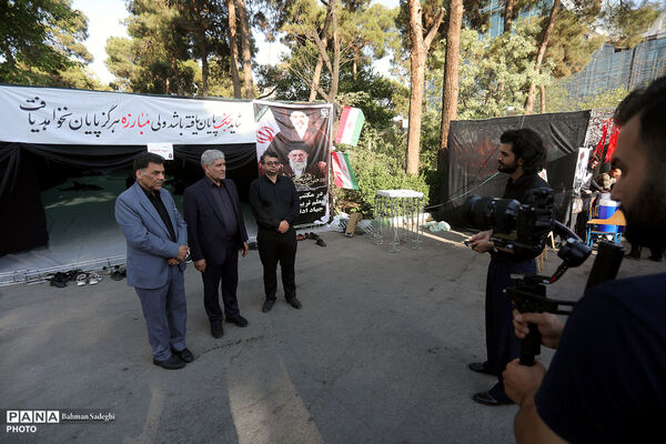 بازدید رئیس دانشگاه فرهنگیان از موکب‌های پذیرای زائرین مراسم امام شهید در این دانشگاه