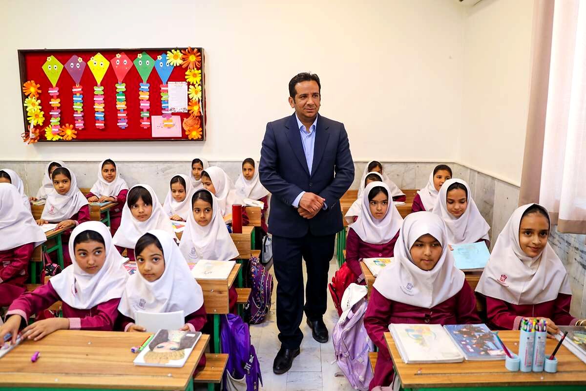 بازدید مدیرکل آموزش‌وپرورش کرمان از مجتمع آموزشی «اندیشه هوشمند ارگ»