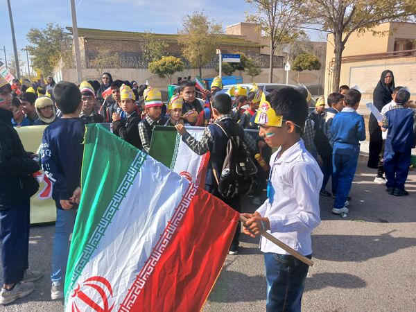 راهپیمایی روز 13 آبان در کوچه‌های شهر رضویه