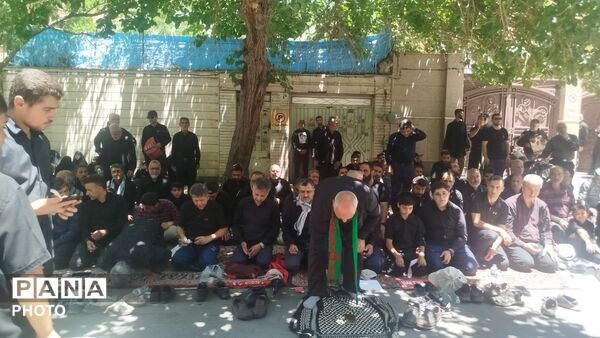 خورشید در افق ، راه در تداوم حماسه حضور در مراسم تشییع رهبر فقید انقلاب