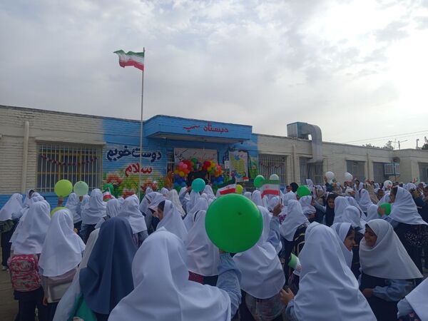 مراسم آغاز سال تحصیلی در مدرسه سمیه