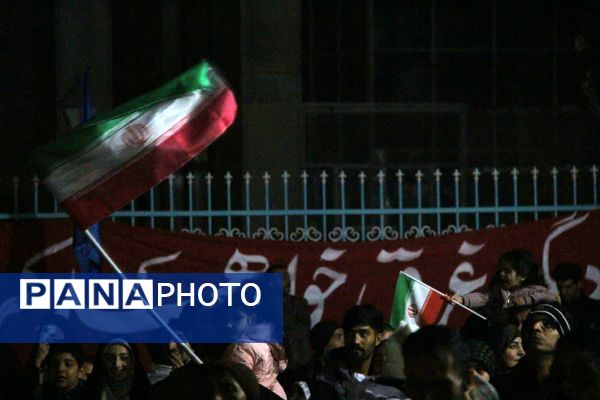 نورافشانی و گلبانگ الله اکبر در یزد، جلوه‌ای از جشن سالگرد پیروزی انقلاب