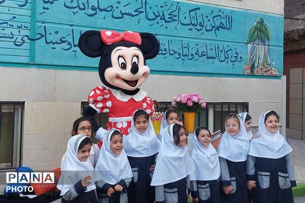 اقامه نماز، محفل انس با قرآن و به صدا در آمدن زنگ مهر و ایثار در مدارس شهرری 