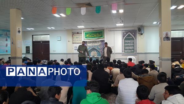 جلسه آمادگی دفاعی ویژه دانش‌آموزان پایه نهم مدرسه ابوریحان بیرونی