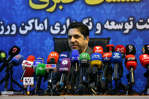 بازدید خبرنگاران از روند بازسازی و تعمیرات ورزشگاه آزادی 