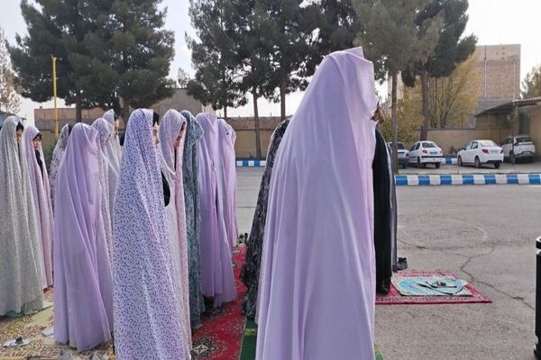 اقامه نماز باران در دبیرستان شهید مجید دهنوی نیشابور 