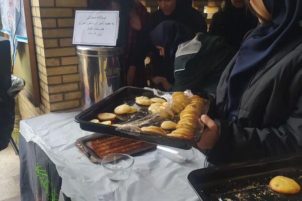 برپای ایستگاه صلواتی به‌مناسبت شهادت حضرت فاطمه (س) در هنرستان کوثر ناحیه یک شهرری
