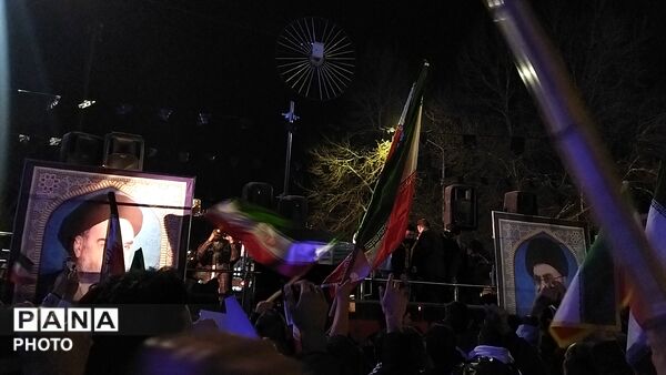 شهید هوا و فضا مهمان اجتماع مردم نیشابور شد 