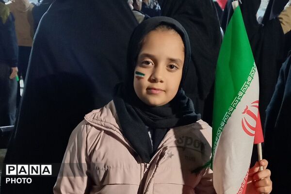مردم شجاع وحیدیه میدان را خالی نمی‌گذارند 