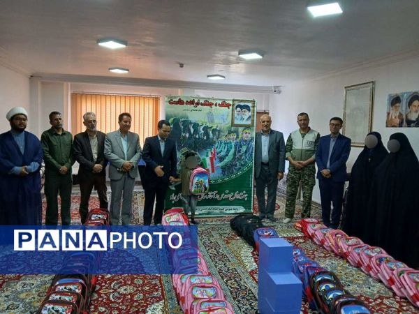 آغاز سال تحصیلی با اهدا کیف و لوازم تحریر به دانش‌آموزان تحت حمایت کمیته امداد در خلیل آباد