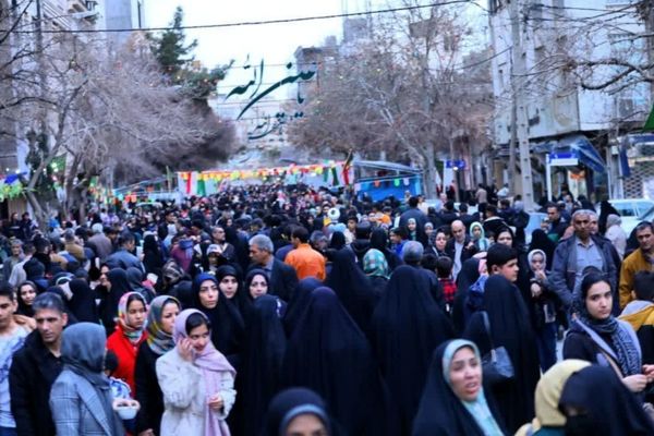 جشن بزرگ ۱۰۰ هزار نفری عاشقان حضرت مهدی(عج) در خیابان انتظار مشهدالرضا(ع)