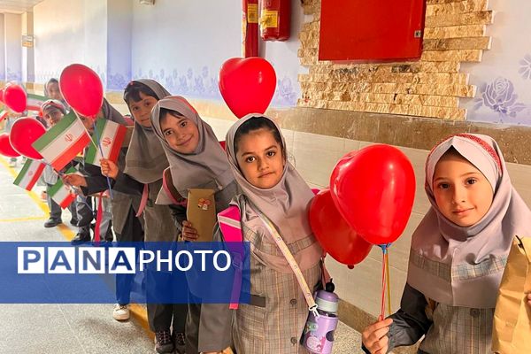 جشن شکوفه‌ها در مدارس بهارستان‌دو؛ آغاز سفری تازه برای کلاس اولی‌ها