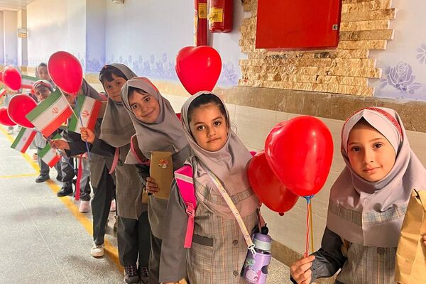 جشن شکوفه‌ها در مدارس بهارستان‌دو؛ آغاز سفری تازه برای کلاس اولی‌ها